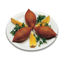 İçli Köfte is served with lemon and parsley.