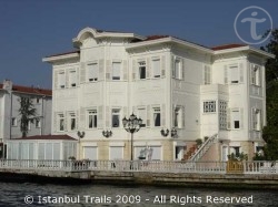 A mansion (yalı) on the shores of the Bosphorus in Istanbul, Turkey.